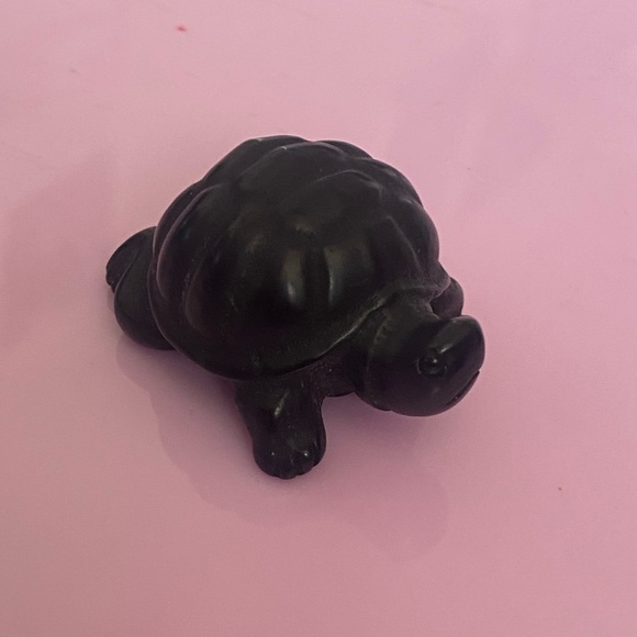 Hand Carved Black Onyx Crystal Turtle - Picture 3 of 6